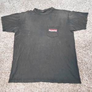 T-shirt vintage anni 90 Marlboro Unlimited uomo XL lucertola geco nera maglietta con tasca - Foto 1 di 9