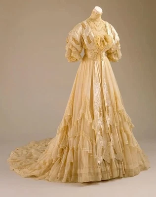 Vestido de noiva vitoriano vintage champanhe gola alta busto renda tule renascentista - Imagem 1 de 4