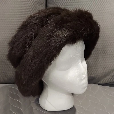 BETMAR NEW YORK Sombrero de Piel Sintética MARRÓN OSCURO Pana Invierno Princesa Nórdica De Colección Foto 1 de 4