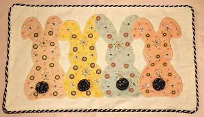 Funda de Almohada Mackenzie Childs Con Cuentas Conejito SIN INSERTAR DISEÑO DE MUESTRA Foto 1 de 4