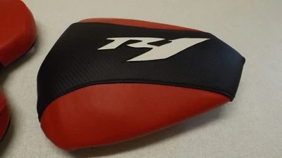 CAPA DE ASSENTO TRASEIRA DE VINIL PARA PASSAGEIRO YAMAHA YZF R1 09/10/11/12/13/14 preto/vermelho - Imagem 1 de 4