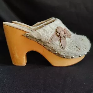 Vintage Steve Madden High Wood Heels Knit Top Leather Flowers Size 7 - Picture 1 of 16