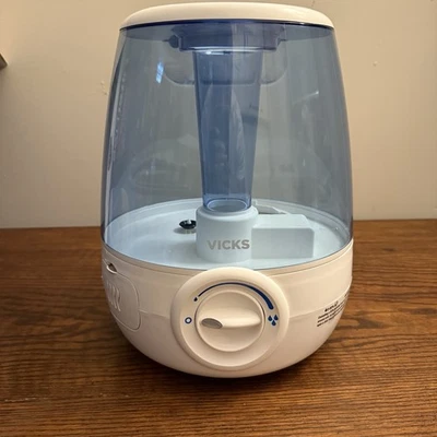 Vicks Filter Free Ultrasonic Cool MistHumidifier V4600 1.2 Gal/4.5L Tested-used - Image 1 of 4