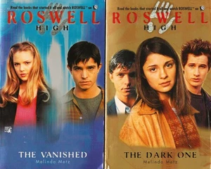 ROSWELL HIGH-TV SERIES-TV TIE IN-2 DIFFERENT PAPERBACK BOOKS-ORIGINAL NOVELS - Picture 1 of 3