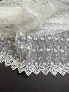 Elfenbein Organza Gänseblümchen bestickt Stoff - Bild 1 von 6