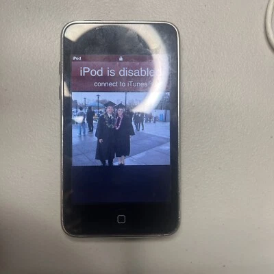 iPod Touch 2nd Generation 8GB RESET REQUIRED READ DESCRIPTION  - Image 1 of 4