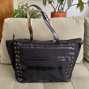 Victoria’s Secret große schwarze Canvas-Tasche mit roségoldenen Akzenten 11128543 - Bild 1 von 11