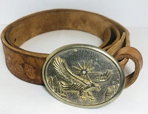 CINTURA VINTAGE IN PELLE GOFFRATA E FIBBIA CINTURA AQUILA 46” Western Rodeo Cowboy - Foto 1 di 8