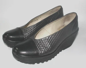 FLY London YAZ Women's Black Leather Wedge Pumps Size UK 5 EU 38 - Picture 1 of 9