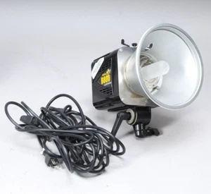 PAUL C. BUFF ALIEN BEES B800 STROBE UNIT WITH REFLECTOR & MOUNT TESTED AND WORKS - Picture 1 of 6