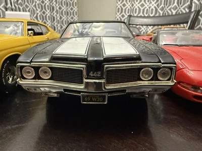 ERTL American Muscle литая 1969 Olds 442, W-30 черные/белые полосы 1/18 ИЗЯЩНАЯ - Изображение 1 из 4