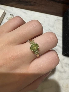 STUNNING Yellow Gold 10k Peridot Ring Size 7 - Picture 1 of 5