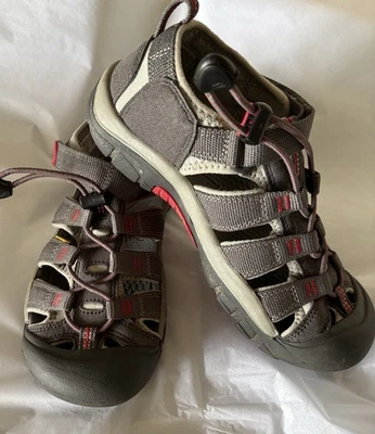 Keen Youth Size 4 Newport Hiking Sandles Gray/Red Waterproof Unisex Sport Shoes - Image 1 of 4