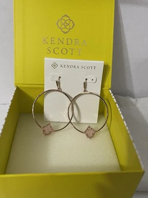 Pendientes de aro colgantes Kendra Scott Elberta oro rosa en cuarzo rosa difíciles de encontrar Foto 1 de 4