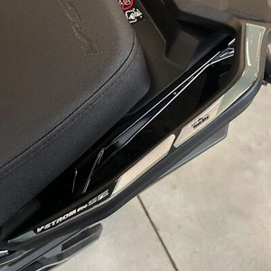 Adesivi Resinati 3d per moto Maniglie Passeggero Suzuki V-Strom 800 SE compatibi - Imagen 1 de 7