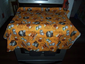 Peanuts Halloween Charlie Brown Snoopy Lucy Linus Cotton Fabric Over 2 Yards - Picture 1 of 5