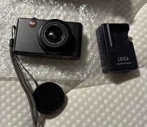 Leica D-Lux 3 Digital Camera, Black {10MP} Charger And 32gb Memory Card - Picture 1 of 8