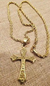 STAINLESS STEEL RELIGIOUS 2 1/2" GOLDTONE CROSS ON 22" ROPE CHAIN - Foto 1 di 5
