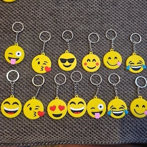 Lot 13 Emoji PlushKeychains Toys Kids Gift Birthday PartyFavorsGoody Bags 1 1/2" - Picture 1 of 7