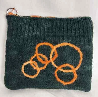 Bolsa acrílica de lana con cremallera tejida patrón de círculo naranja 6 pulgadas Foto 1 de 4