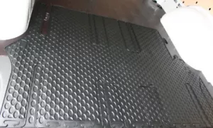Mercedes-Benz Genuine 2x Rubber Mats W 639 Viano/Vito 2003-2014 Passenger Compartment - Picture 1 of 2