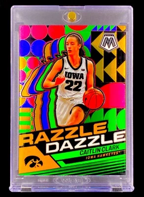 Cartão de controle remoto CAITLIN CLARK SSP RAZZLE DAZZLE ROOKIE Panini Mosaico SP Inserção - IOWA - Imagem 1 de 4