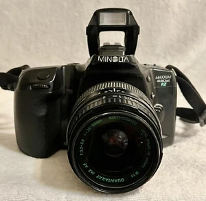 Minolta Maxxum 430si RZ 35 mm fotocamera pellicola obiettivo Quantaray Max AF 1,35-5,6 28-80 mm - Foto 1 di 8
