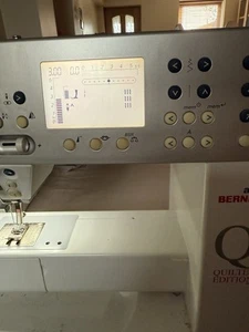 Aroura 440 BERNINA quilters Edition Sewing Machine - Picture 1 of 12