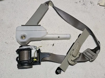 2008-2015 Nissan Rogue Left Driver Seat Belt Retractor Assembly Tan OEM Foto 1 de 4