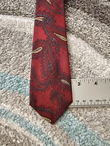Vintage Skinny Tie Silk Paisley Red Tonga By Wembley - Picture 1 of 3