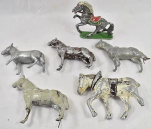 6 ANCIENS CHEVAUX FIGURINES EN PLOMB ALU CBG MIGNOT LUCOTTE EN L ETAT - Picture 1 of 2