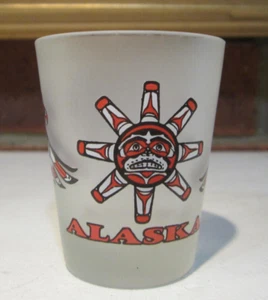 ALASKA Vintage Sammlerstück Milchglas Schnapsglas mit einzigartigen Markierungen - Bild 1 von 11