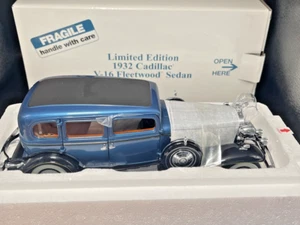 Danbury Mint Lmted Ed. ~ 1932 Cadillac V-16 Fleetwood Limousine ~ 1:24 NEU in Box - Bild 1 von 8
