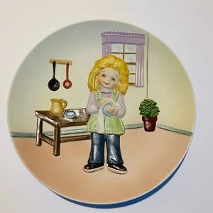Vintage Dorothy's Day "Helping Mommy"  3D Plate 1981 #5 In Series Of 6 NEW - Picture 1 of 4