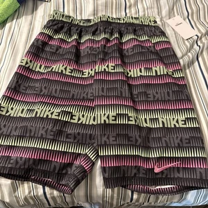 Badeanzug Jungen Nike Größe Xl Neu mit Etikett - Bild 1 von 3