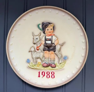 M. I. HUMMEL – 1988 Annual Plate - Little Goat Herder - Collectors with Box - Picture 1 of 2