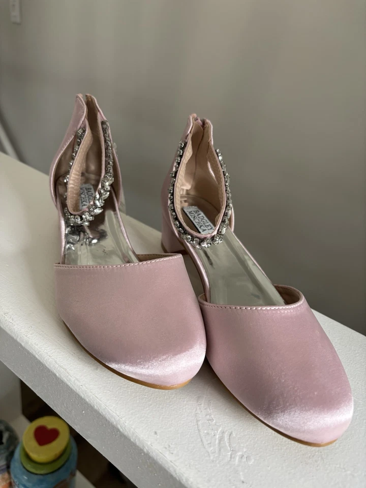 badgley mischka shoes Girls Size 4 Satin Pink With Rhinestone Party Wedding  - Image 1 of 4