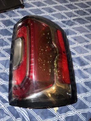 2016-18 GMC Sierra Denali RH Passenger Side Tail Light OEM 84071503 - Image 1 of 4