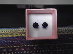 1 carot round natural blue sapphire stud earrings in 14k white gold - Picture 1 of 1