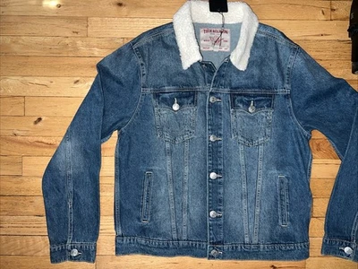Jaqueta jeans caminhoneiro estilo 700109 tamanho G colarinho Sherpa masculina True Religion US$ 179 - Imagem 1 de 4
