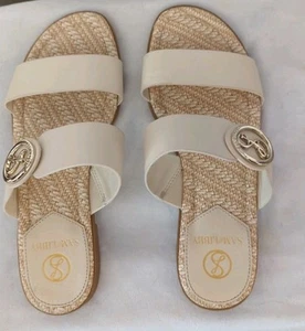 Sam & Libby Damen 7 beige Tamara Sandalen zwei Riemen Pantoletten Slipper goldfarbenes Logo - Bild 1 von 8