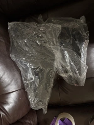 Nuevo GM OEM 84537565 2019-2023 Chevrolet Blazer negro juego de protectores contra salpicaduras delanteros Foto 1 de 4