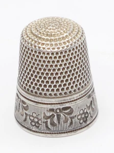 Antikes Sterlingsilber Simons Bros. Fingerhut Engel Blumenband Blumen USA 10 - Bild 1 von 6