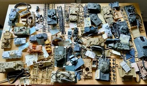 Konvolut 1:35 Panzer Militärfahrzeuge Bastelkonvolut, Reste, Bauteile Tamiya etc - Bild 1 von 9