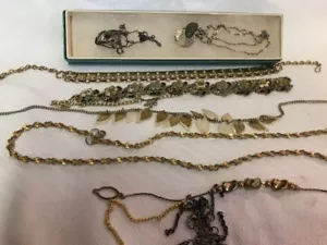 Mix of Vintage Necklaces / Chains Metal Silver Shell + bracelet Suit Re-working - Picture 1 of 10