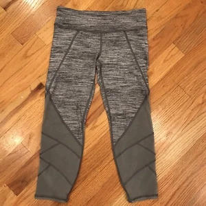 Ivivva Lululemon Girls 10 Heathered Gray Abstract Mesh Crop Leggings Activewear - Picture 1 of 12