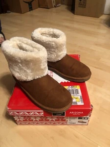 JC Penny Arizona Sammy Chestnut fur boots, shoes. Size 9 - Picture 1 of 6