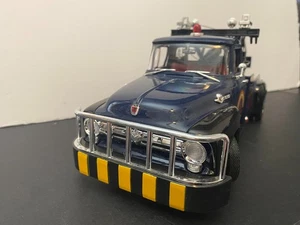 1/18 WELLY 1956 FORD F100 TOW TRUCK - Picture 1 of 13