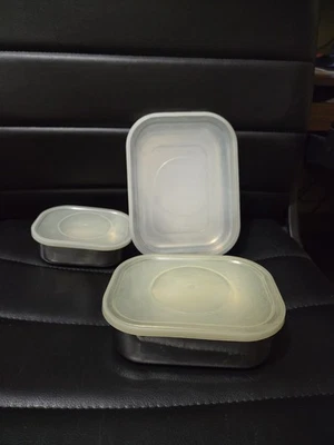 Set Of 3 Vintage Stainless Steel Nesting Bowls With Lids 8" 6.5" & 5" - Image 1 of 4