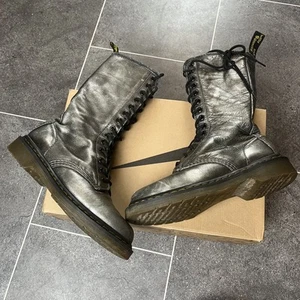 Doc Dr Martens 1B99 14 Eyelet Silver Calf Boots Schuhe - Größe 6 - Bild 1 von 12